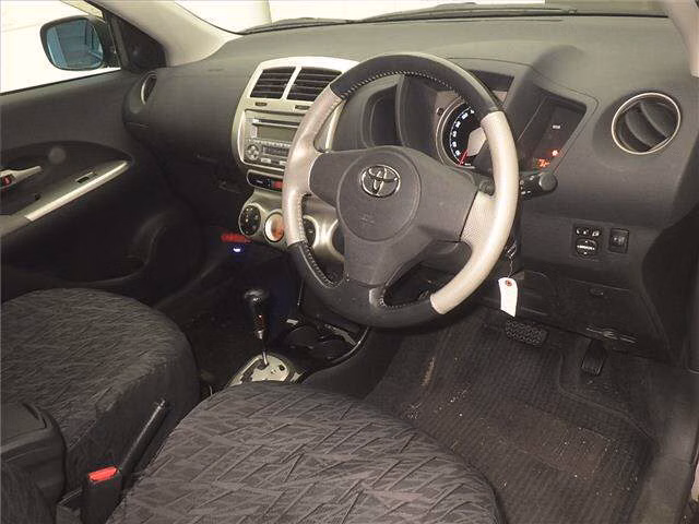 TOYOTA IST