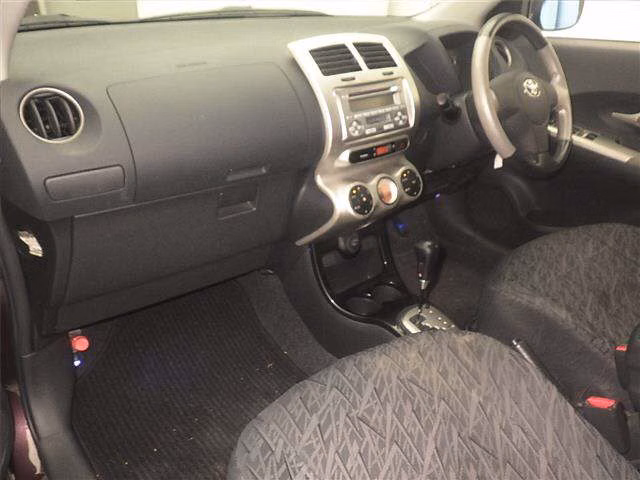 TOYOTA IST
