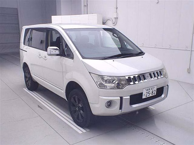 MITSUBISHI DELICA D:5