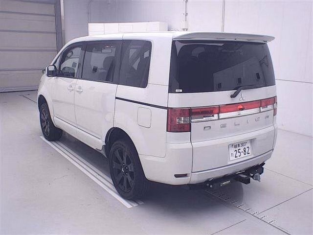 MITSUBISHI DELICA D:5