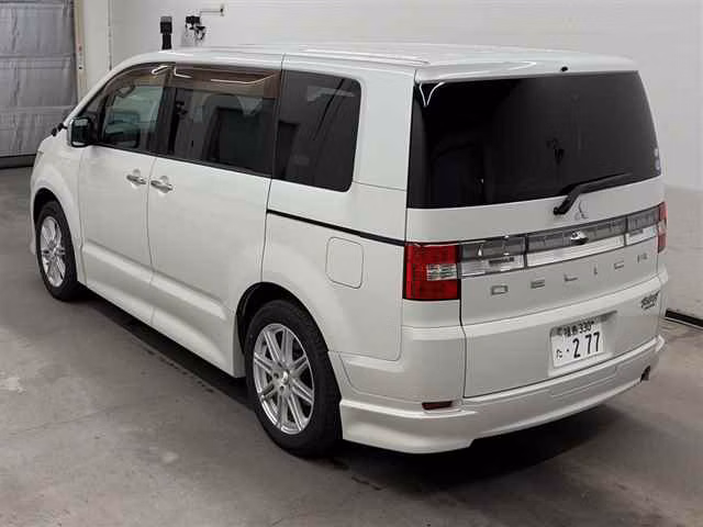MITSUBISHI DELICA D:5