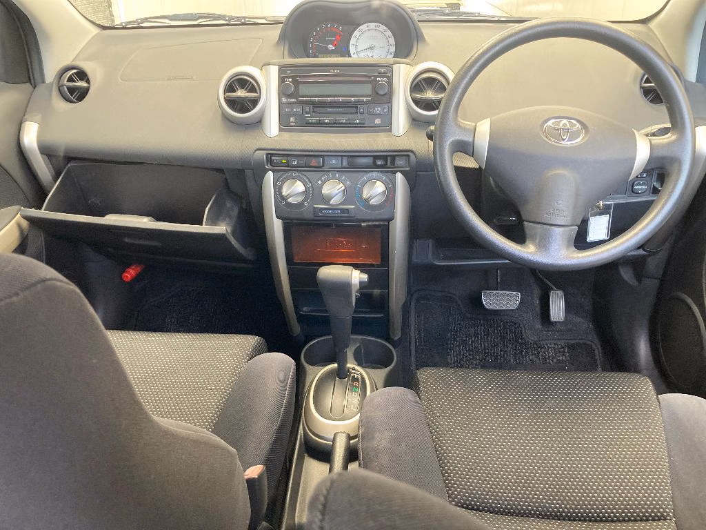 TOYOTA IST