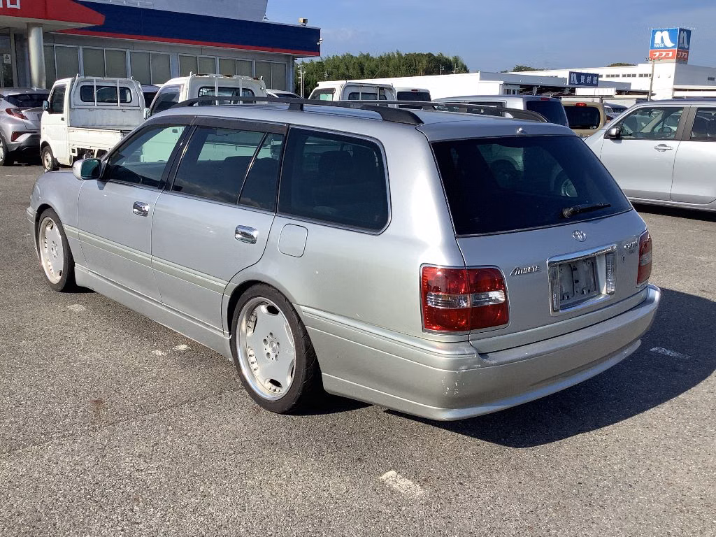 TOYOTA CROWN