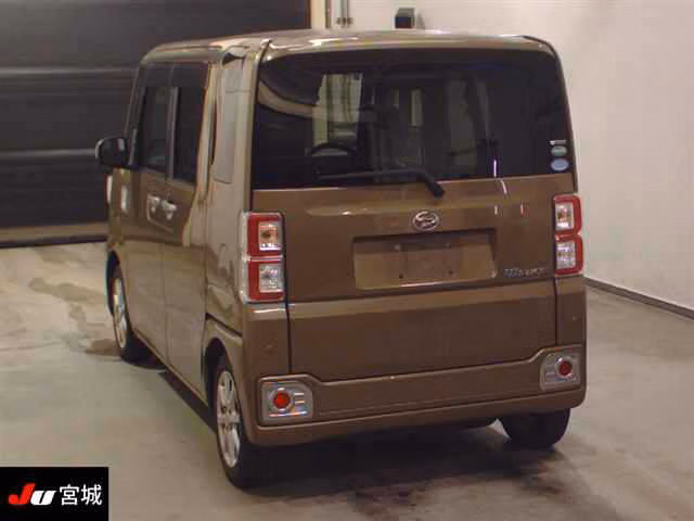DAIHATSU WAKE