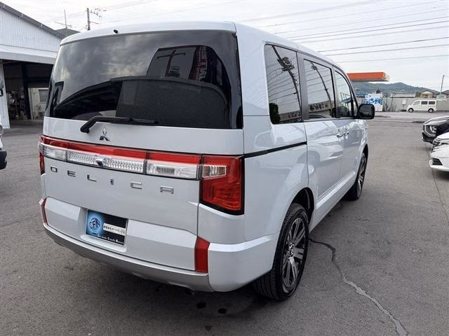 MITSUBISHI DELICA D:5