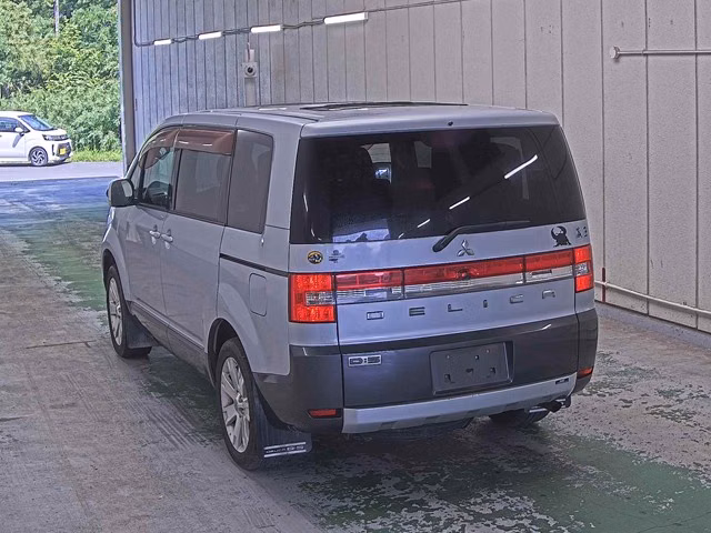 MITSUBISHI DELICA D:5