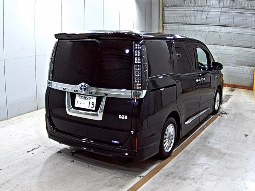 TOYOTA VOXY