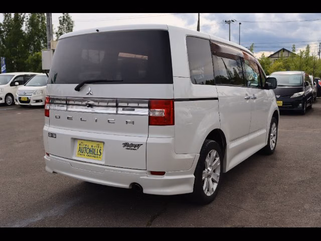 MITSUBISHI DELICA D:5