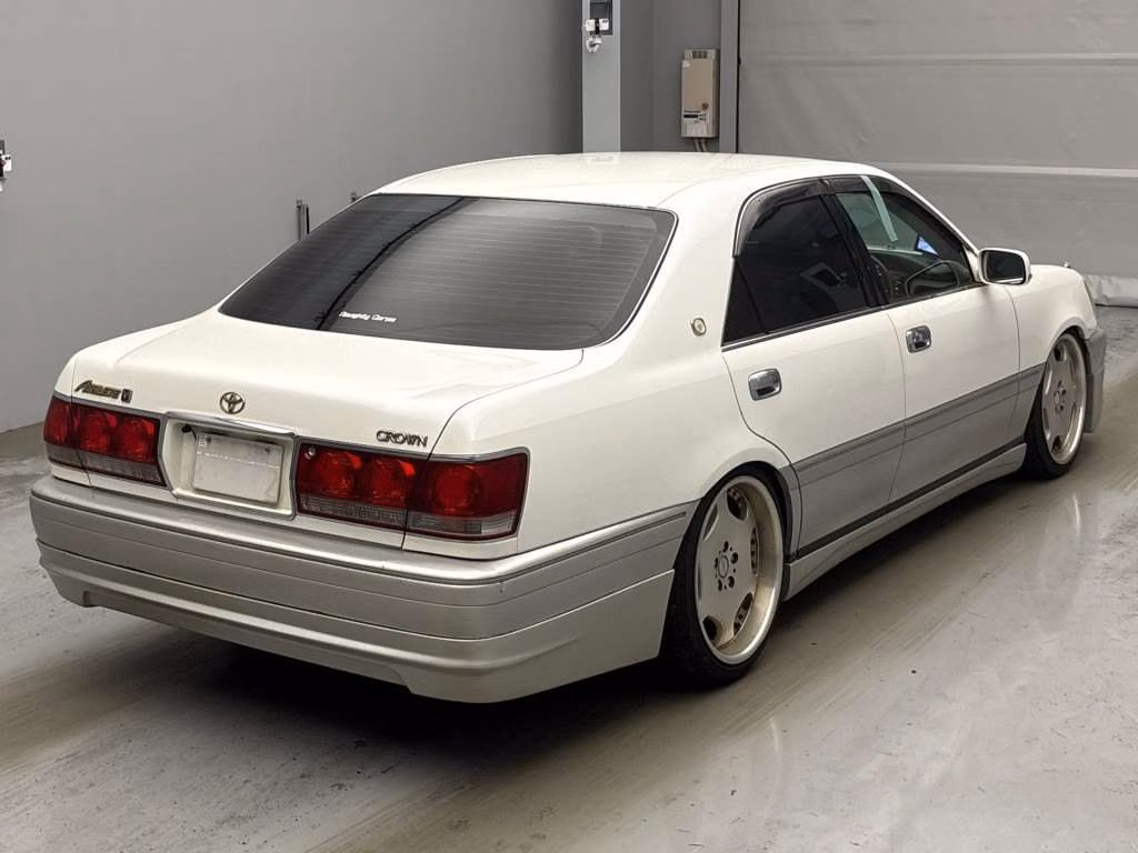 TOYOTA CROWN