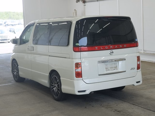 NISSAN ELGRAND