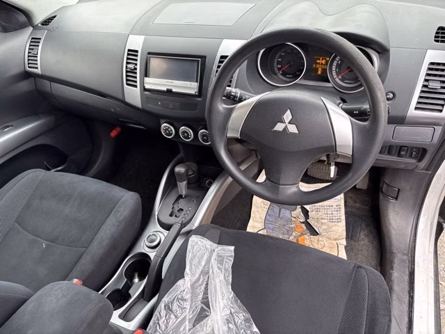 MITSUBISHI OUTLANDER