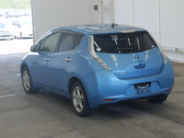 NISSAN LEAF