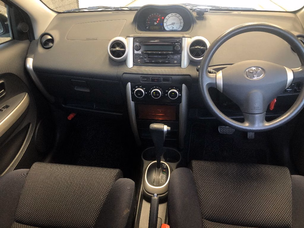 TOYOTA IST