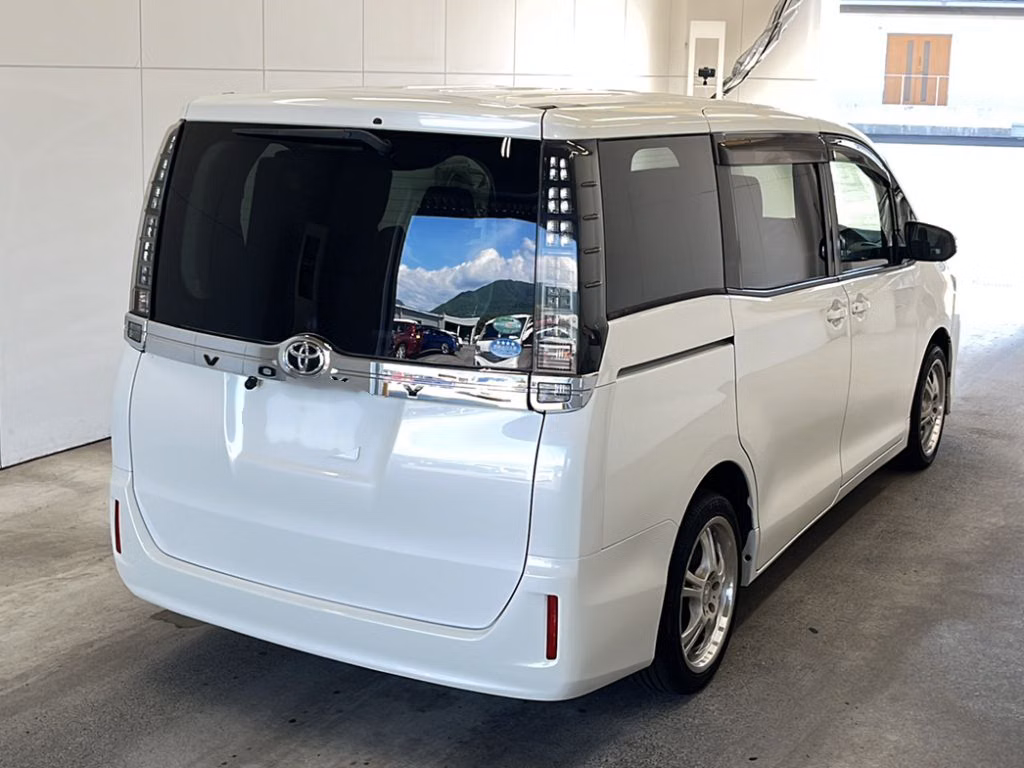 TOYOTA VOXY