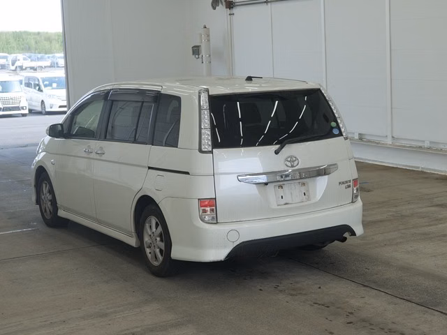 TOYOTA ISIS