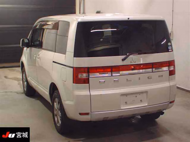 MITSUBISHI DELICA D:5