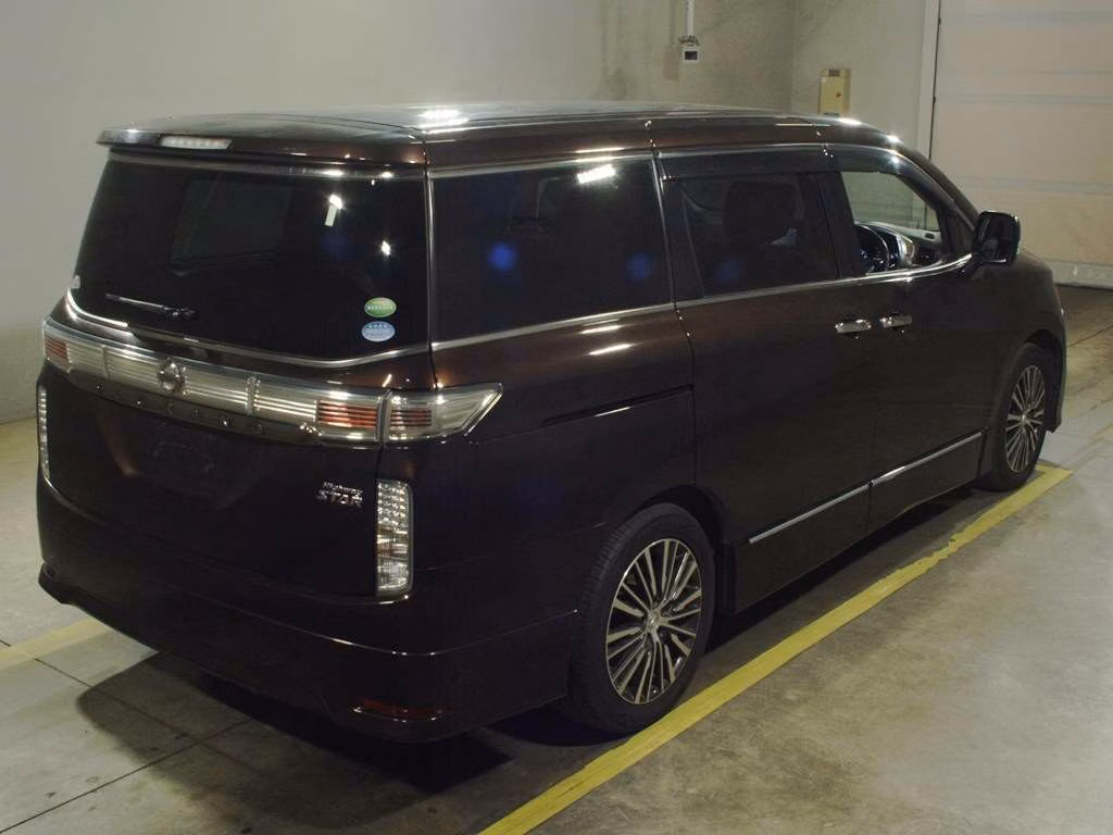 NISSAN ELGRAND