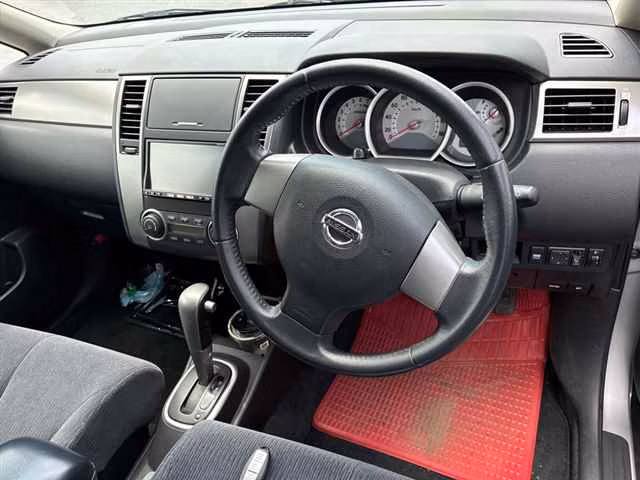 NISSAN TIIDA LATIO