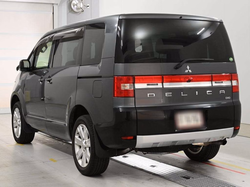 MITSUBISHI DELICA D:5