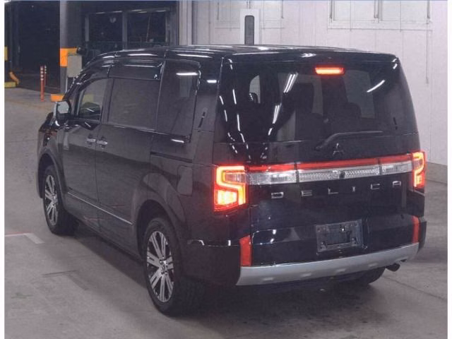 MITSUBISHI DELICA D:5
