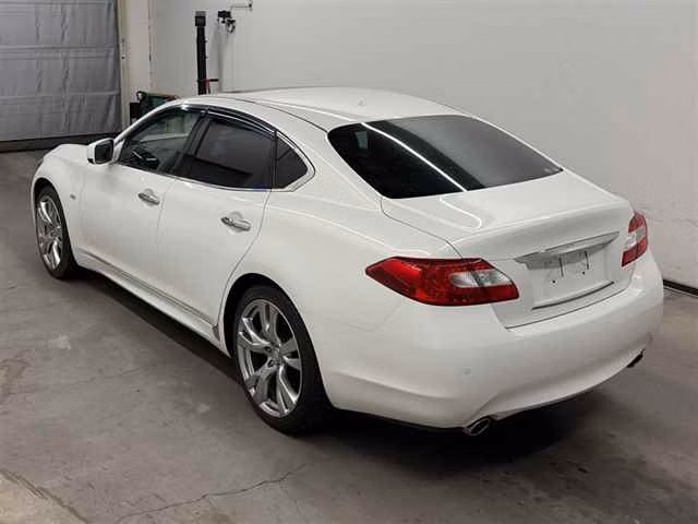 NISSAN FUGA