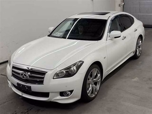 NISSAN FUGA
