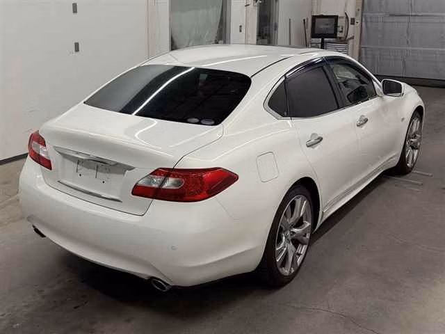 NISSAN FUGA