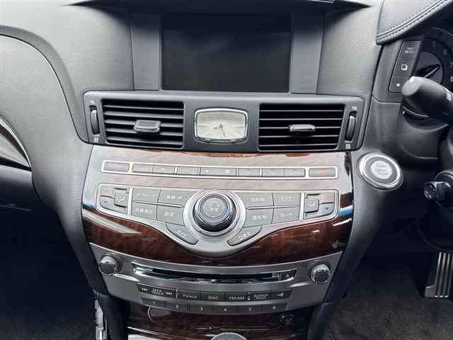 NISSAN FUGA