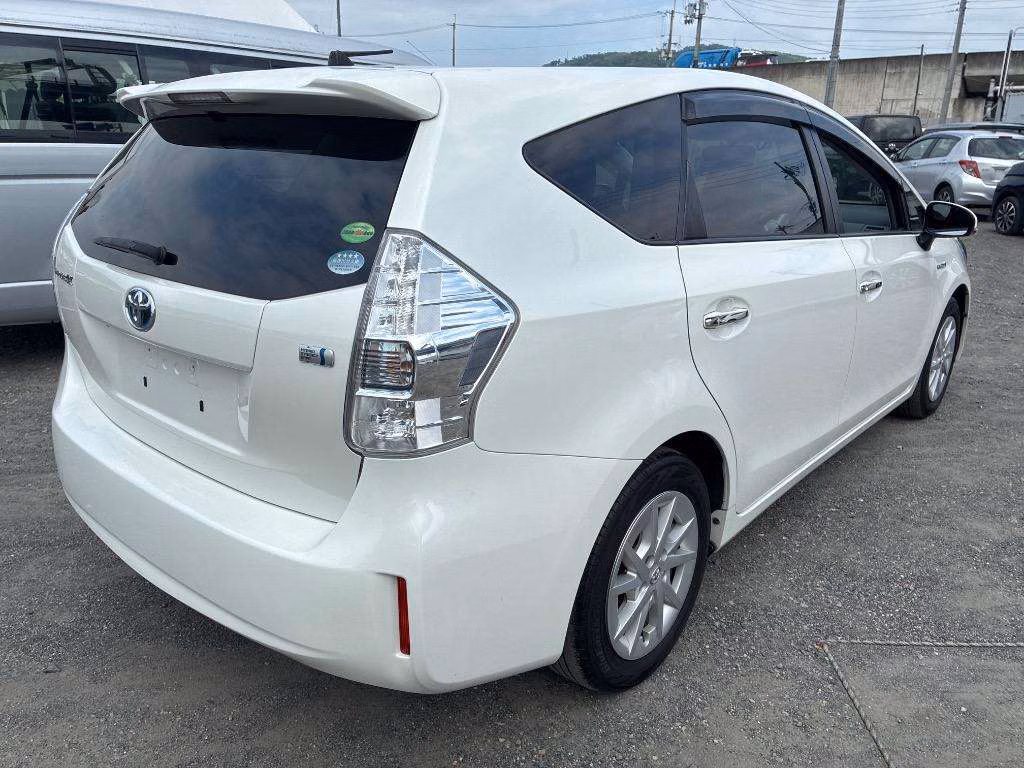 TOYOTA PRIUS ALPHA