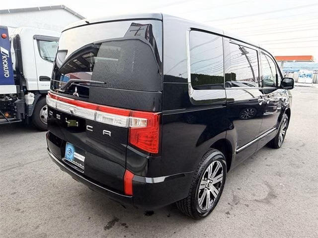 MITSUBISHI DELICA D:5