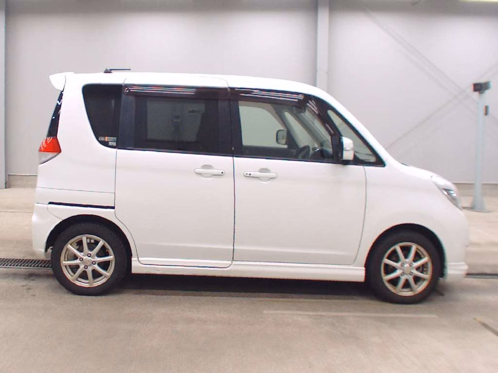 MITSUBISHI DELICA D:2