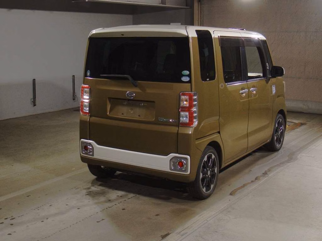 DAIHATSU WAKE