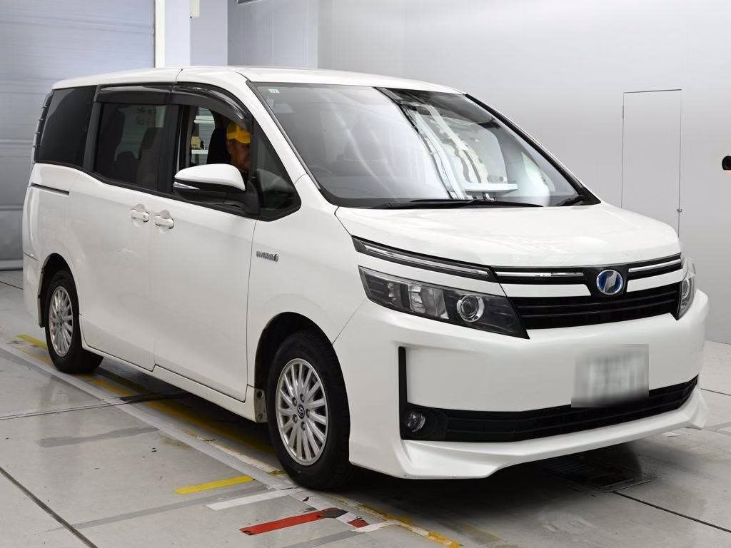 TOYOTA VOXY