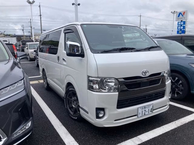 TOYOTA REGIUS ACE