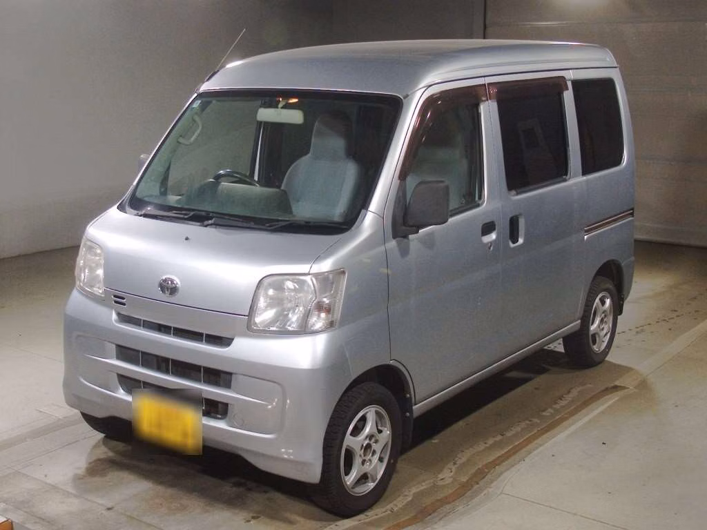 TOYOTA PIXIS VAN