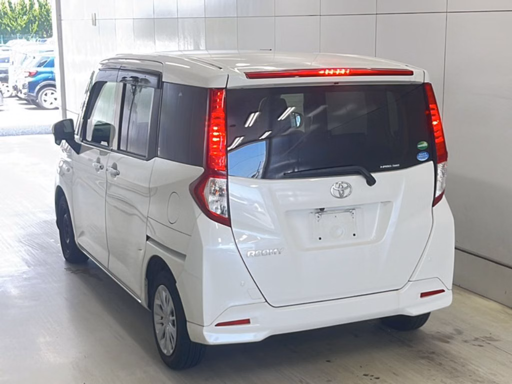 TOYOTA ROOMY