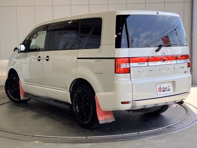 MITSUBISHI DELICA D:5
