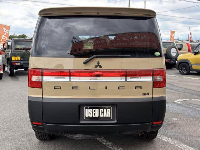 MITSUBISHI DELICA D:5
