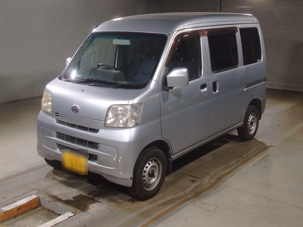 TOYOTA PIXIS VAN