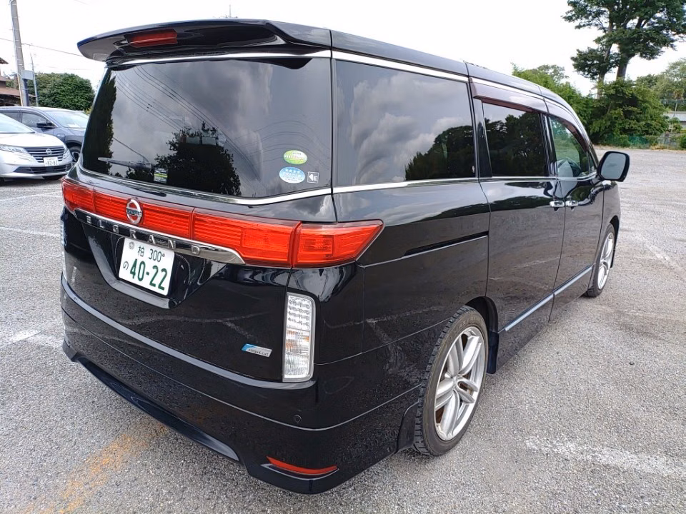 NISSAN ELGRAND