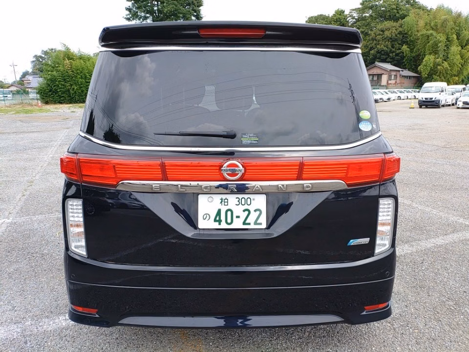 NISSAN ELGRAND