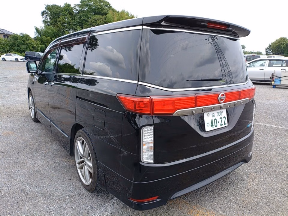 NISSAN ELGRAND