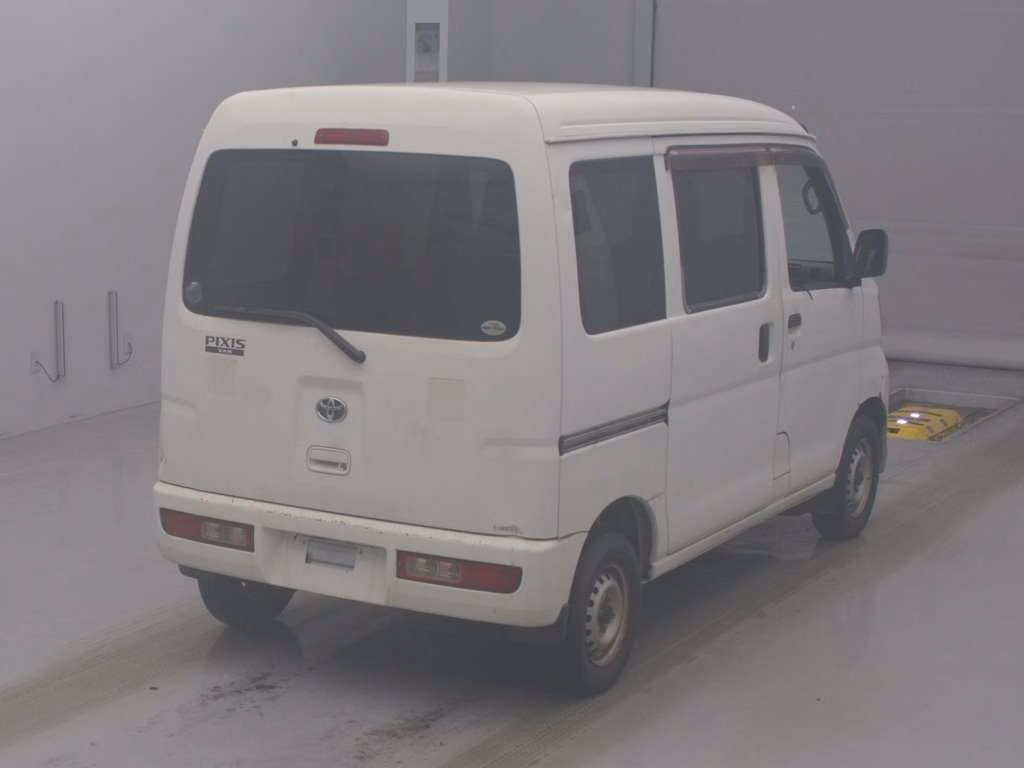 TOYOTA PIXIS VAN