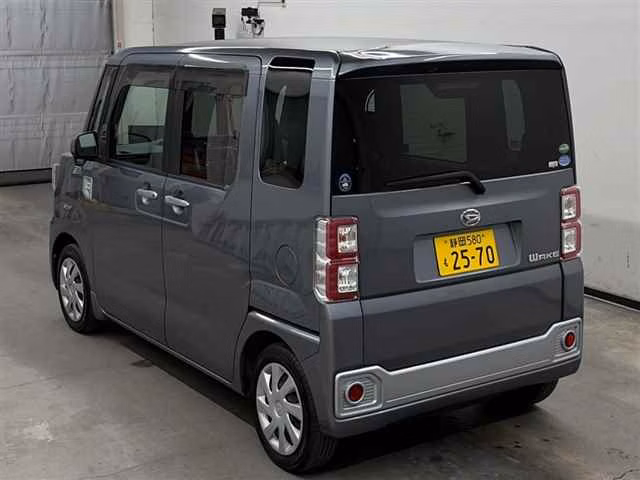 DAIHATSU WAKE