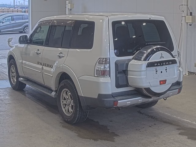 MITSUBISHI PAJERO