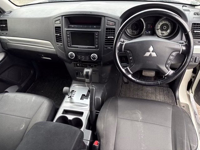 MITSUBISHI PAJERO