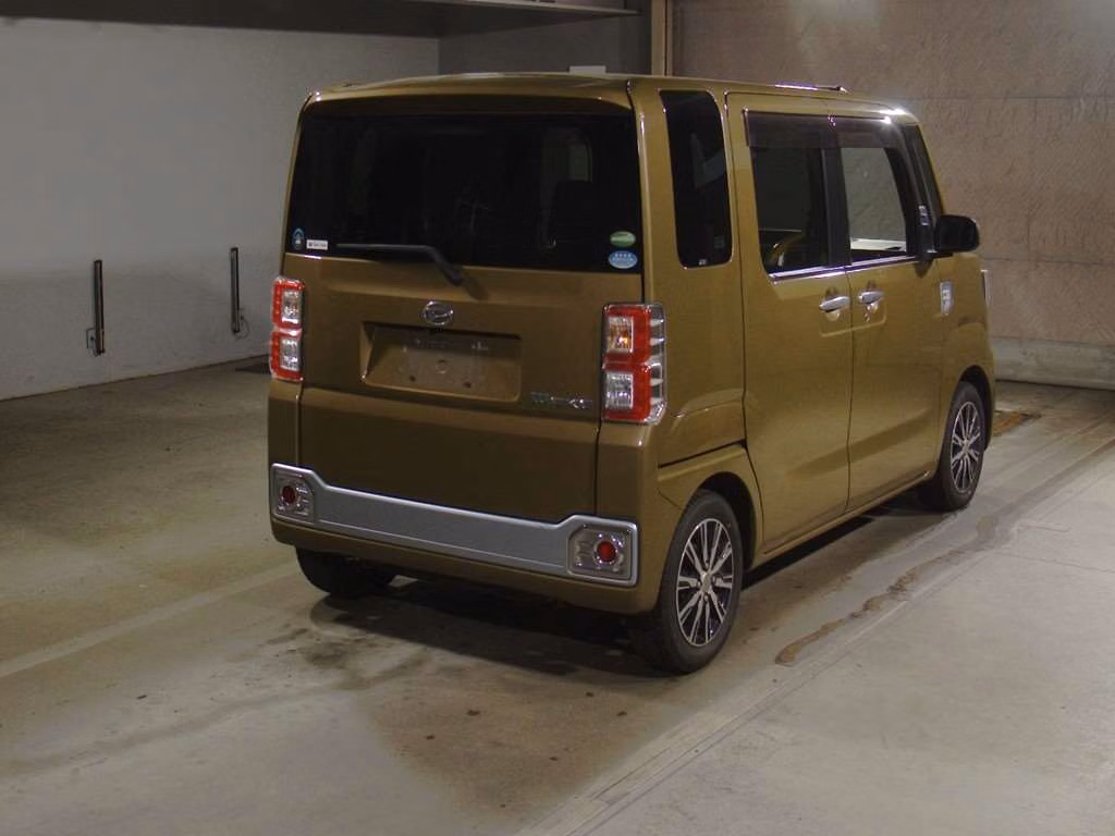 DAIHATSU WAKE