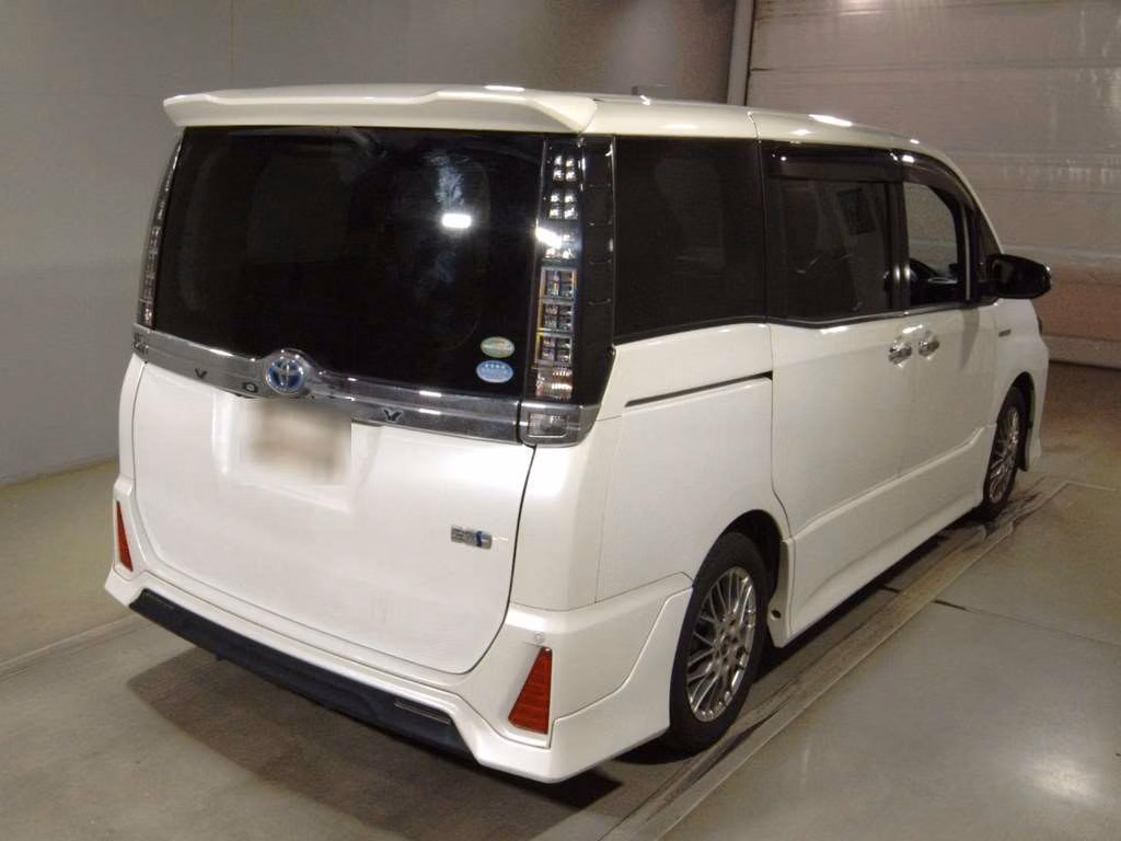 TOYOTA VOXY