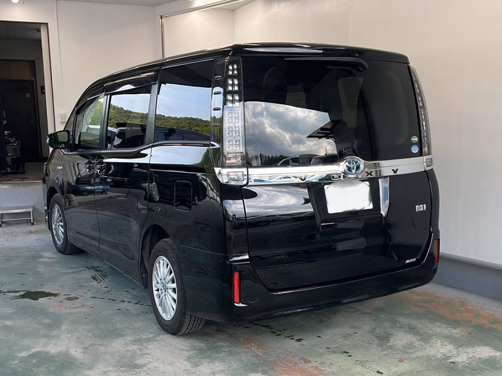 TOYOTA VOXY
