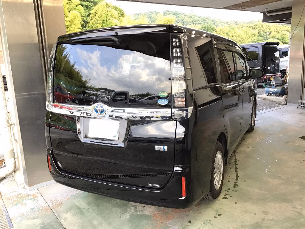 TOYOTA VOXY